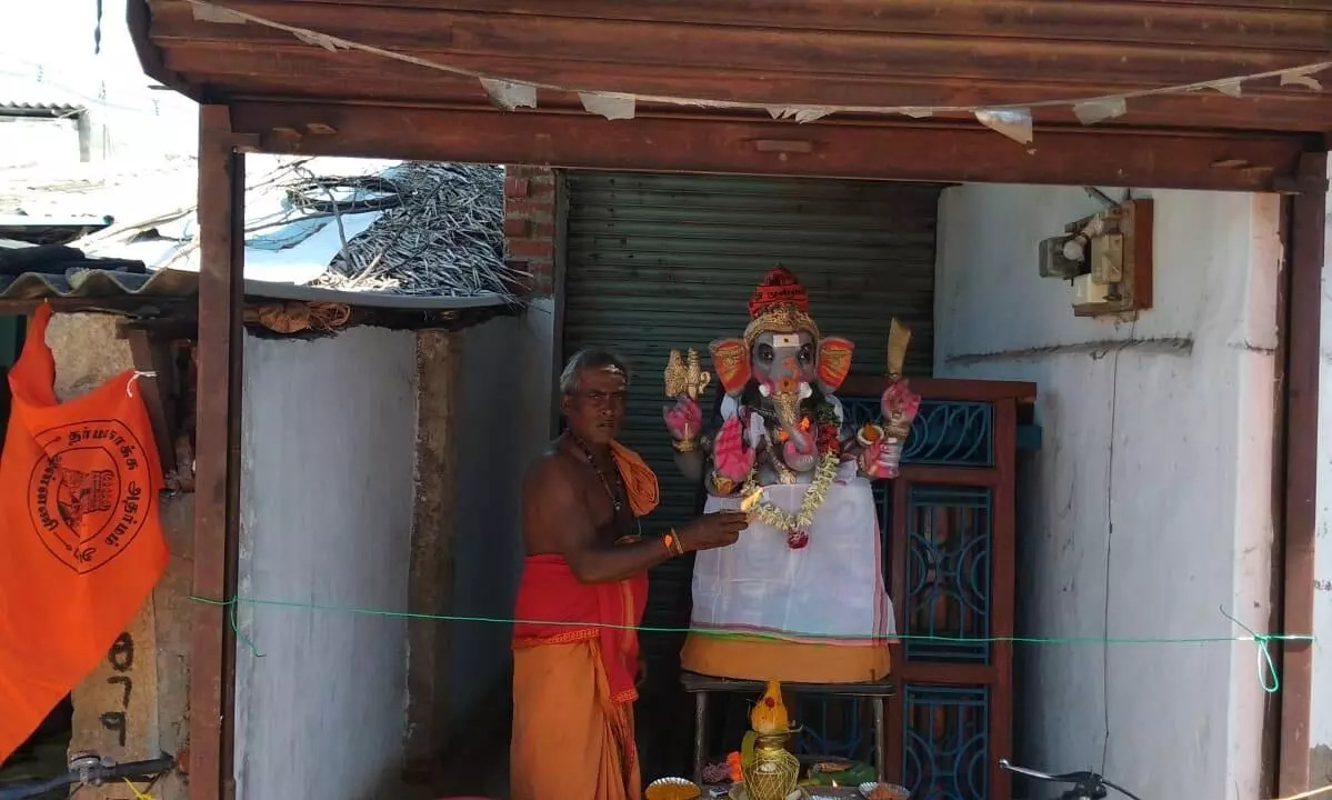 பொன்னமராவதியில் பொது இடத்தில் இந்து முன்னணியினர் விநாயகர் சிலை பிரதிஷ்டை பொன்னமராவதியில் பொது இடத்தில் இந்து முன்னணியினர் விநாயகர் சிலை பிரதிஷ்டை