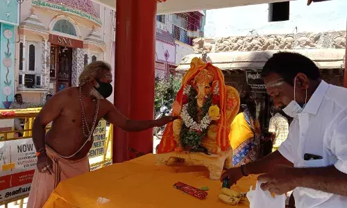 இரண்டு மணி நேர பேச்சுவார்த்தை: விநாயகர் சிலையை வைத்த இந்து முன்னணியினர்