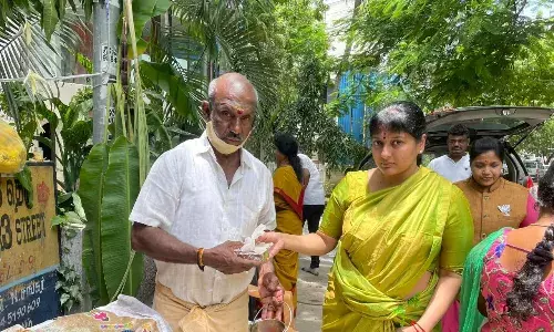 விநாயகரை இந்தி கடவுளாக சித்தரிக்கிறார்கள்: பாஜக நிர்வாகி காயத்ரி ரகுராம்