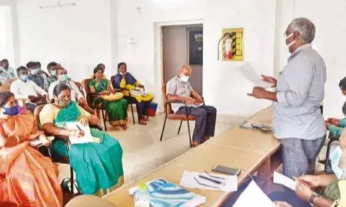 பல்லடம் ஊராட்சி ஒன்றிய அலுவலகத்தில்   தடுப்பூசி முகாம் குறித்து ஆலோசனை