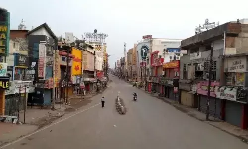 கோவையில் இரண்டாவது வாரமாக கூடுதல் கட்டுப்பாடுகள் அமல்: கடைகள் அடைப்பு