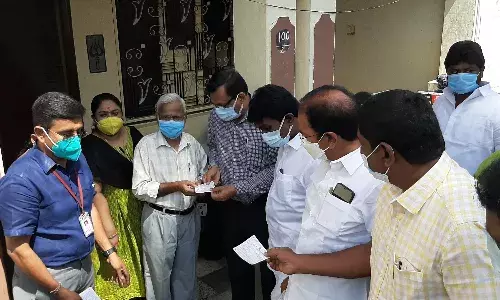 சேலத்தில் நாளை மாபெரும் தடுப்பூசி முகாம்: வீடு வீடாக பூத் சிலிப் வழங்கும் பணி தீவிரம்