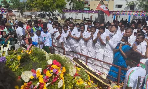 இமானுவேல் சேகரன் நினைவு நாள்: அதிமுகவினர் மலர்வளையம் வைத்து மரியாதை