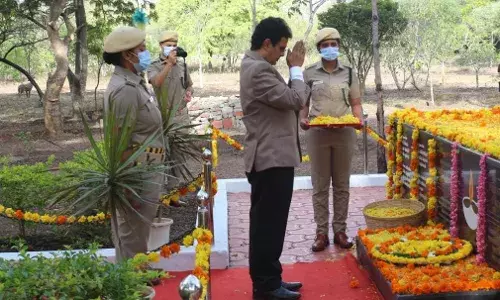 வனத்தியாகிகள் தினம்: 27 குண்டுகள் முழங்க மரியாதை வனத்தியாகிகள் தினம்: 27 குண்டுகள் முழங்க மரியாதை