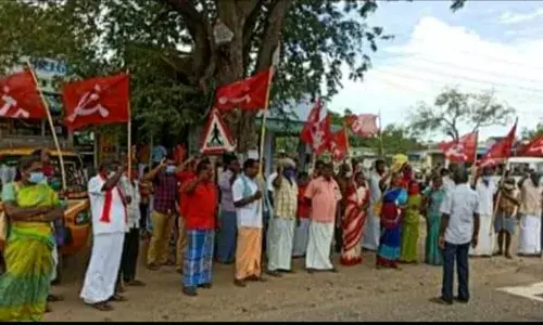 உடுமலைஅருகே கம்யூ., சார்பில் ஆர்ப்பாட்டம்