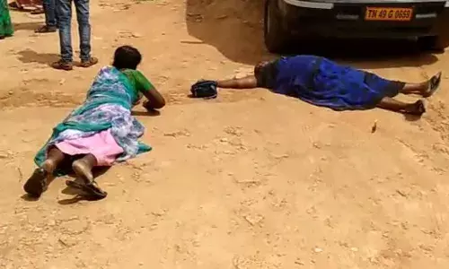 சுகாதாரப்பணியாளர் தற்கொலை விவகாரம்: தஞ்சையில் உறவினர்கள் போராட்டம்