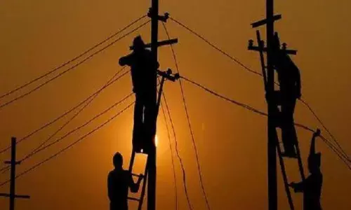 உயரழுத்த மின்கம்பி அறுந்து விழுந்து மூவர் காயம் - இருவரிடம் விசாரணை