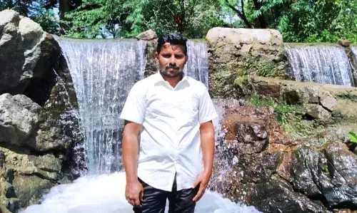 ஒகேனக்கல்லில் அடித்து செல்லப்பட்ட நாமக்கல் வாலிபர் உடல் மீட்பு ஒகேனக்கல்லில் அடித்து செல்லப்பட்ட நாமக்கல் வாலிபர் உடல் மீட்பு