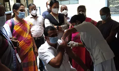 காஞ்சிபுரத்தில் தொடங்கியது மெகா தடுப்பூசி முகாம்: தங்கம் பரிசு யாருக்கு? காஞ்சிபுரத்தில் தொடங்கியது மெகா தடுப்பூசி முகாம்: தங்கம் பரிசு யாருக்கு?