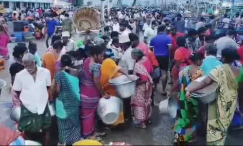 3வது அலை பயமில்லை: காசிமேட்டில் மீன்களை வாங்க அலை மோதிய மக்கள்