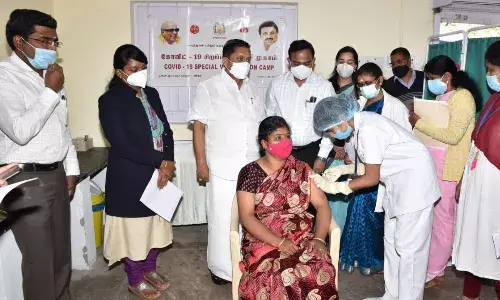 நீலகிரியில் மெகா தடுப்பூசி முகாமை துவக்கி வைத்த வனத்துறை அமைச்சர்
