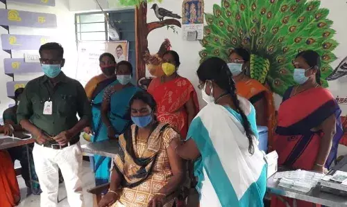 திண்டுக்கல் மாவட்டத்தில்  10-க்கும் மேலான ஊராட்சிகளில்   தடுப்பூசி தட்டுப்பாடு