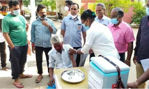 கள்ளக்குறிச்சி தீயணைப்பு நிலையத்தில் தடுப்பூசி முகாம்