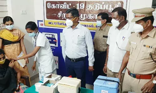 கள்ளக்குறிச்சியில் தடுப்பூசி முகாமினை கலெக்டர் ஸ்ரீதர் தொடங்கி வைத்தார்.