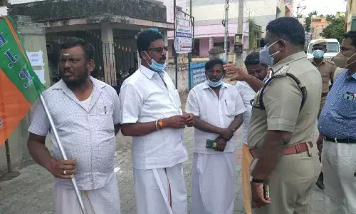 தென்காசி மாவட்டம் முழுவதும் தடுப்பூசி தட்டுப்பாடு: மக்கள் வாக்குவாதம்