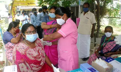 ஈரோடு மாவட்டத்தில் நேற்று 97ஆயிரம் பேருக்கு தடுப்பூசி செலுத்தப்பட்டது