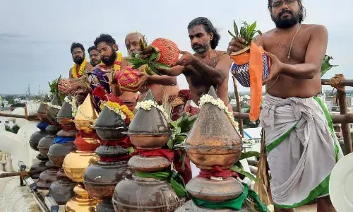 காஞ்சிபுரம் காமாட்சியம்மன் கோவிலில் தெற்கு ராஜகோபுரத்திற்கு இலகு கும்பாபிஷேகம் காஞ்சிபுரம் காமாட்சியம்மன் கோவிலில் தெற்கு ராஜகோபுரத்திற்கு இலகு கும்பாபிஷேகம்