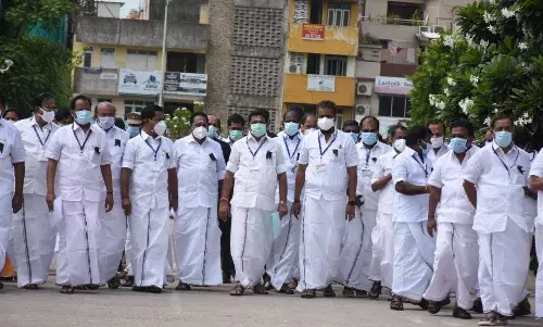 நீட் தேர்வு விவகாரம்: பேரவையில் இருந்து அதிமுக வெளிநடப்பு