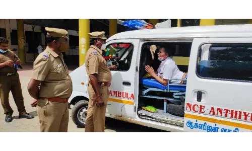 பூர்வீக சொத்து விவகாரம்: ஆம்புலன்ஸில் வந்த நபரால் பரபரப்பு