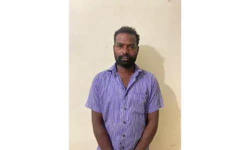 போலீஸ் ஏட்டை அரிவாளால் வெட்டிய இளநீர் வியாபாரி கைது