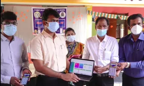 மாநகராட்சி பள்ளிக்கு  ஆண்ட்ராய்டு செயலி: மாநகராட்சி ஆணையர் துவக்கி வைப்பு