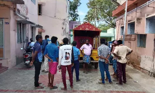 சங்கரன்கோவில் அருகே கூலி தொழிலாளி அடித்து கொலை: போலீசார் விசாரணை சங்கரன்கோவில் அருகே கூலி தொழிலாளி அடித்து கொலை: போலீசார் விசாரணை