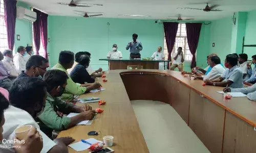 வட்டார போக்குவரத்து அலுவலகத்தில் பள்ளி வாகனங்கள் பராமரிப்பு ஆலோசனை கூட்டம்