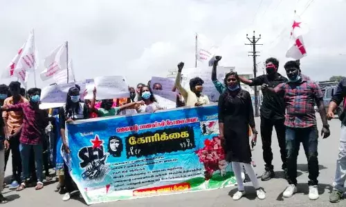 பழங்குடியின மாணவர்களுக்கு ஜாதி சான்றிதழ் வழங்கக்கோரி எஸ்எப்ஐ ஆர்ப்பாட்டம்