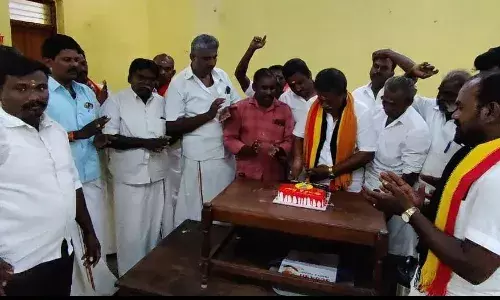 17-ம் ஆண்டு தொடக்க விழா: ஆலங்குளத்தில் தேமுதிகவினர் கேக் வெட்டி கொண்டாட்டம் 17-ம் ஆண்டு தொடக்க விழா: ஆலங்குளத்தில் தேமுதிகவினர் கேக் வெட்டி கொண்டாட்டம்