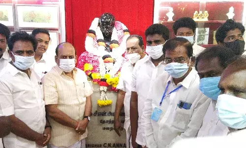 பேரறிஞர் அண்ணா பிறந்தநாள்: காஞ்சிபுரத்தில் திமுகவினர் மரியாதை