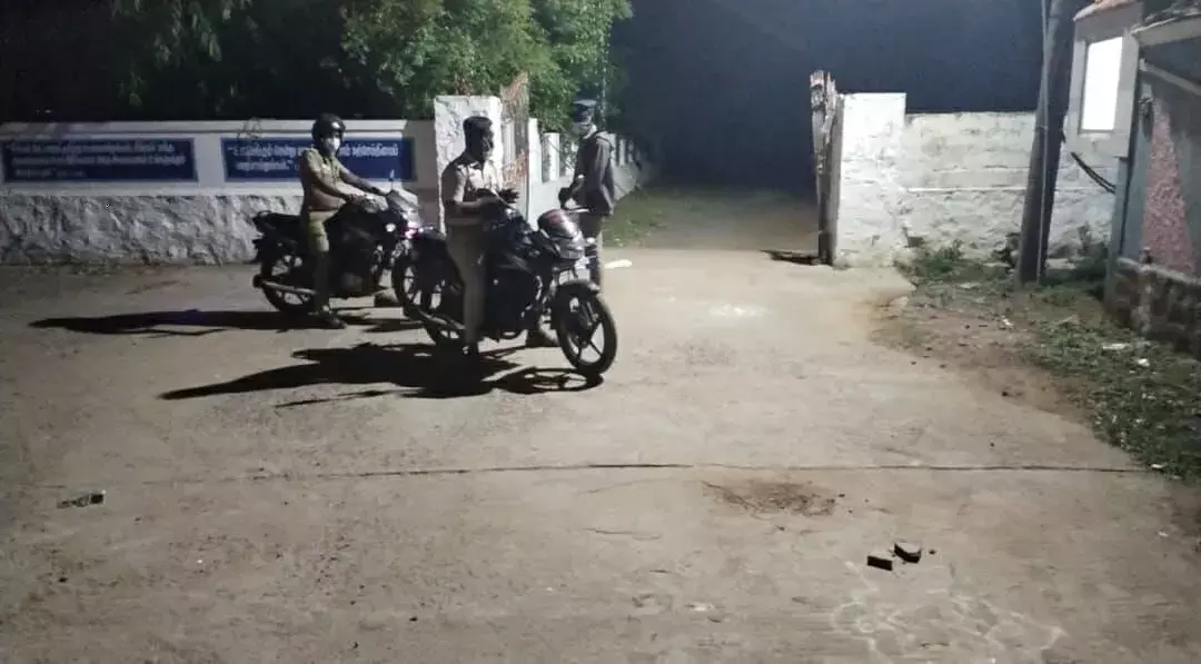 கொலை செய்து  தலையை சா்ச் வாசலில் வீசி விட்டு தலைமறைவான கொலையாளிகள்