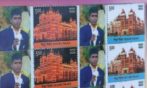 வெள்ளிப் பதக்கம் வென்ற மாரியப்பனுக்கு மை ஸ்டாம்ப் கொடுத்து கௌரவிப்பு