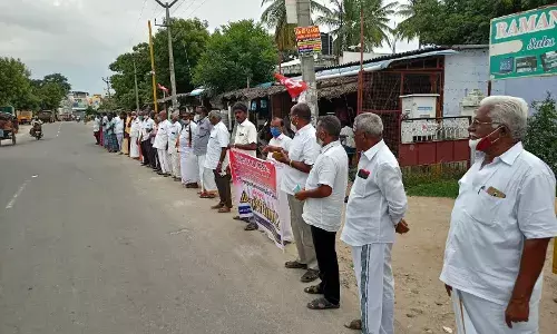 சிபிஎம் சார்பில் மனித சங்கிலி ஆர்ப்பாட்டம்