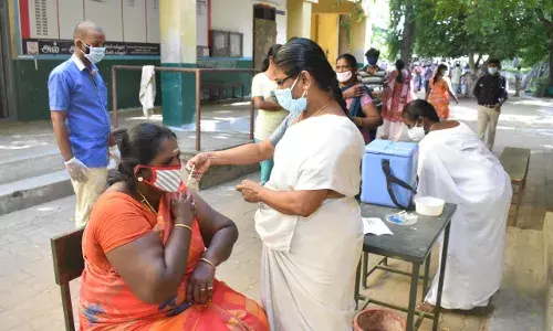 ஈரோடு மேற்கு பகுதிகளில்  தடுப்பூசி போடும் இடங்கள் ஈரோடு மேற்கு பகுதிகளில்  தடுப்பூசி போடும் இடங்கள்
