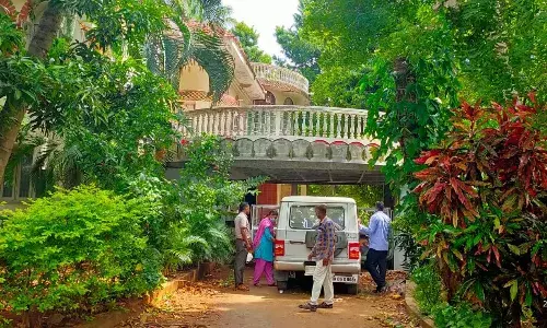 போளூர் அருகே கே.சி.வீரமணியின் உறவினர் வீட்டில் லஞ்ச ஒழிப்பு துறையினர் சோதனை