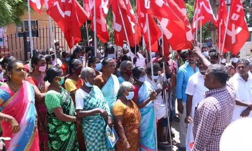 டெல்லி பெண் போலீஸ் கொலை கண்டித்து திருச்சியில் மாதர் சங்கத்தினர் ஆர்ப்பாட்டம்
