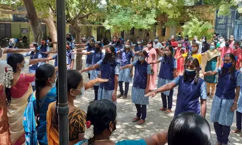 போளூர் பள்ளியில் சமூக நீதி நாள் உறுதிமொழி ஏற்பு