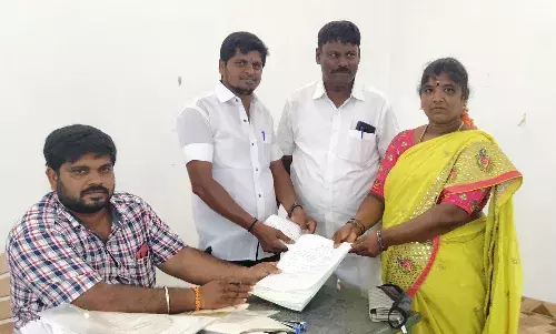 3வது நாளான இன்று பல்வேறு பதவிகளுக்கு 724 பேர் வேட்பு மனு தாக்கல் 3வது நாளான இன்று பல்வேறு பதவிகளுக்கு 724 பேர் வேட்பு மனு தாக்கல்