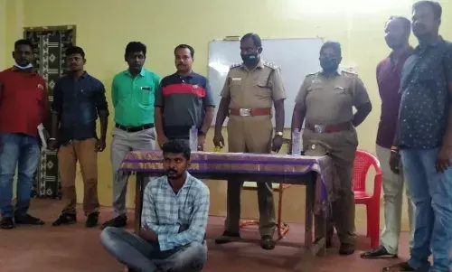 டூ வீலர் பெண்களிடம் வழிப்பறி செய்த ஆசாமி: குறிவைத்து பிடித்த போலீஸ்