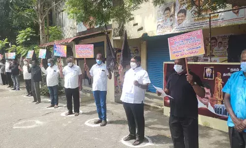 மத்திய அரசை கண்டித்து திமுக கூட்டணி கட்சிகள் கருப்புக்கொடி ஆர்ப்பாட்டம்