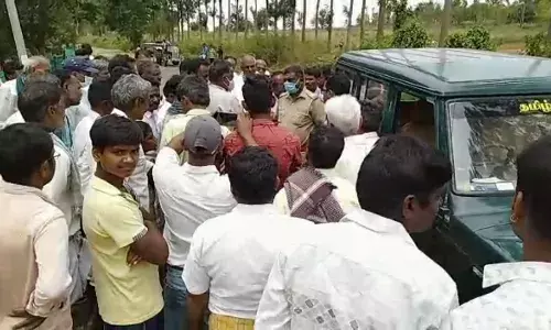 கோவிலுக்கு செல்ல அனுமதி மறுப்பு: அரசு பஸ்ஸை சிறை பிடித்த மலை கிராம மக்கள்