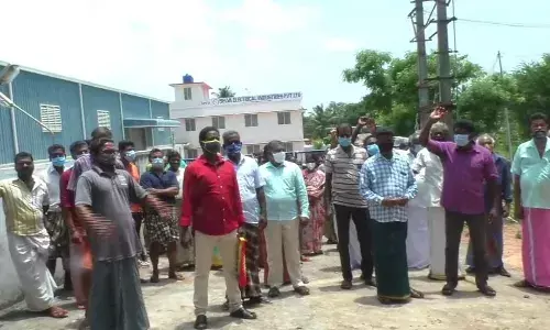 அனுமதியின்றி திறக்கப்பட்ட தாமிர ஆலை: கண்டித்து பொதுமக்கள் போராட்டம்