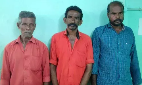 வங்கி மேலாளரிடம் ரூ.10 லட்சம் கொள்ளை - 3 பேர் கைது