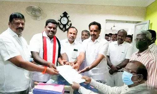 அதிமுக அரசின் திட்டங்களை திமுக அரசு  நிறுத்துகிறது: எம்.ஆர். விஜயபாஸ்கர்