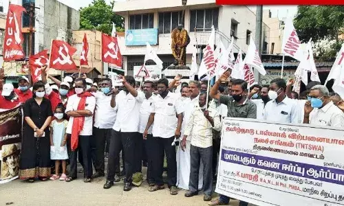 பணி நிரந்தரம் கோரி டாஸ்மாக் ஊழியர்கள் கவன ஈர்ப்பு ஆர்ப்பாட்டம்