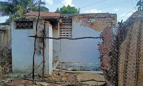 கல்குவாரி வெடியால் வீட்டின் மேற்கூரை இடிந்து சேதம்: 3 வயது சிறுவன் பலி
