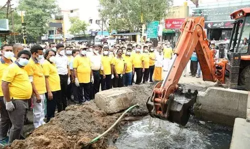 தமிழக அரசின் மாஸ் கிளீனிங் திட்டம்:  அமைச்சர் துவக்கி வைப்பு