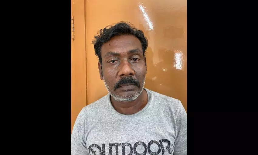 மனைவி மீது ஆசிட் வீசி கொலை: கணவன் மீது பாய்ந்த குண்டர் சட்டம் மனைவி மீது ஆசிட் வீசி கொலை: கணவன் மீது பாய்ந்த குண்டர் சட்டம்