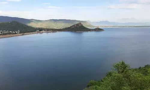 மேட்டூர் அணைக்கு நீர்வரத்து தொடர்ந்து சரிவு மேட்டூர் அணைக்கு நீர்வரத்து தொடர்ந்து சரிவு