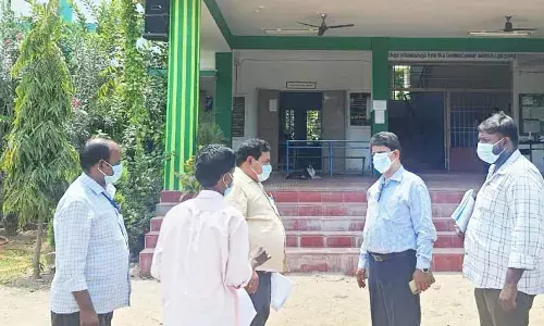 உளுந்தூர்பேட்டை வாக்குச்சாவடி மையங்களில்  தேர்தல் பார்வையாளர்  ஆய்வு உளுந்தூர்பேட்டை வாக்குச்சாவடி மையங்களில்  தேர்தல் பார்வையாளர்  ஆய்வு